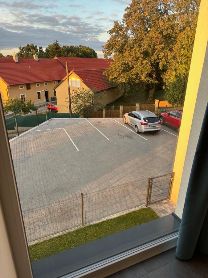 Byt Apartman 74M2 Vyhled Klid Priroda Prague Luaran gambar